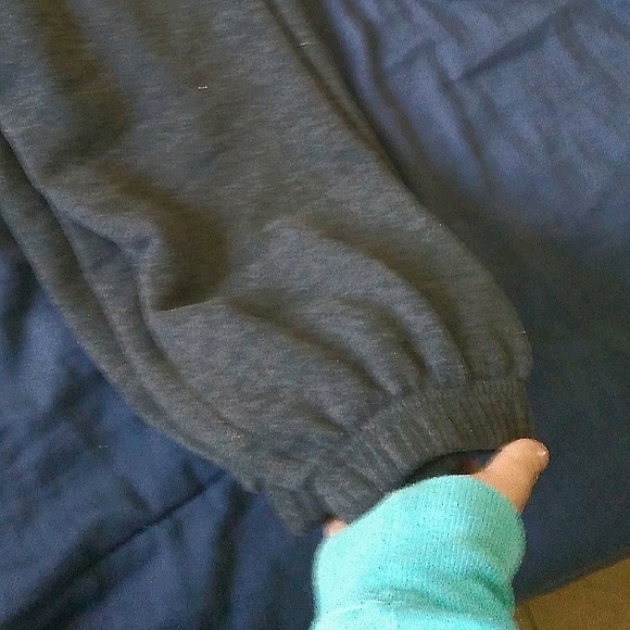 Jogging pants - Picture 2 of 2